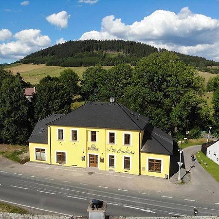Hotel U Cmelaku à Červená Voda Extérieur photo