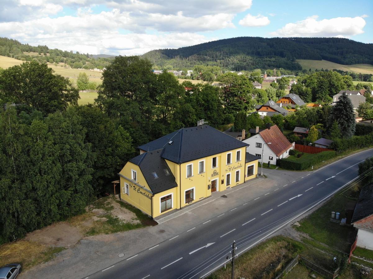 Hotel U Cmelaku à Červená Voda Extérieur photo