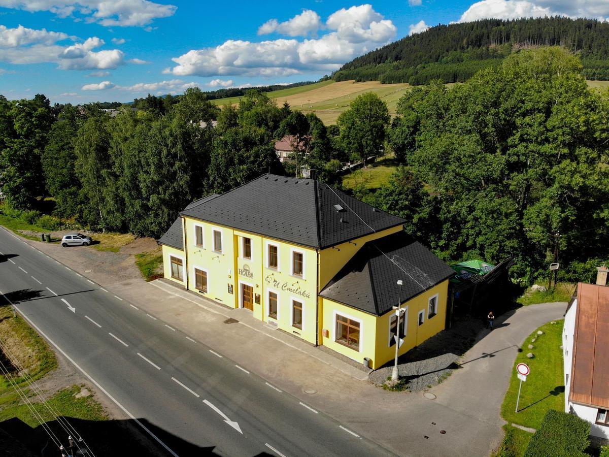 Hotel U Cmelaku à Červená Voda Extérieur photo